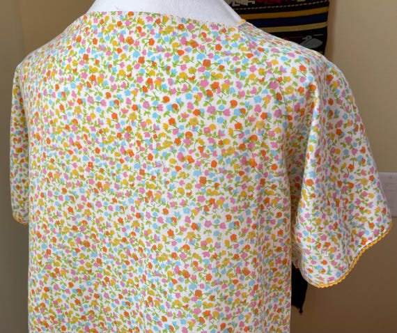 Vintage 70s Floral Housedress with Yellow Crochet… - image 6