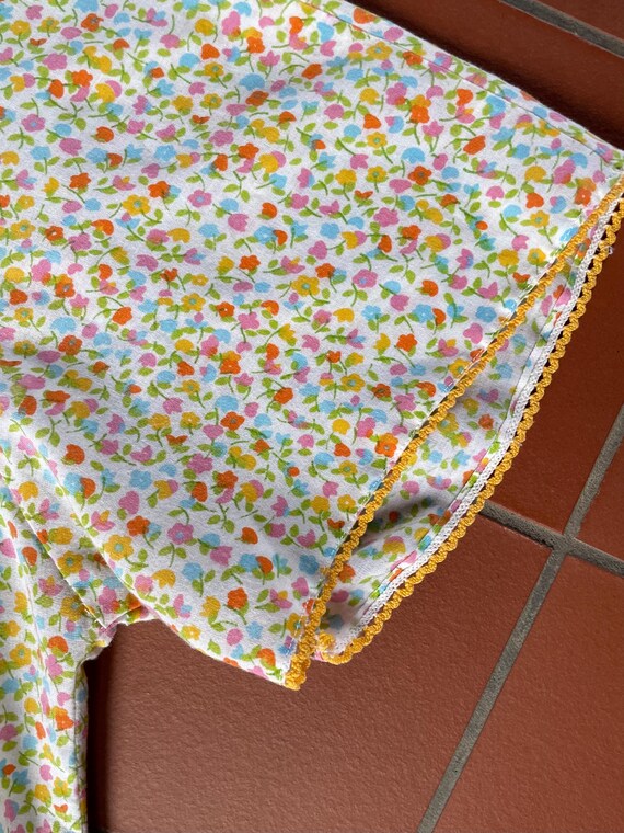 Vintage 70s Floral Housedress with Yellow Crochet… - image 10