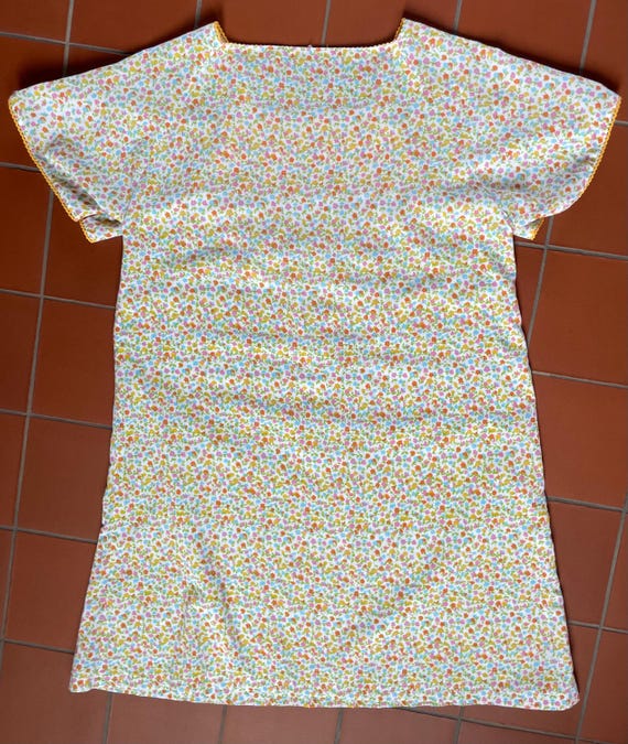 Vintage 70s Floral Housedress with Yellow Crochet… - image 8