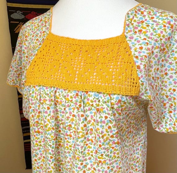 Vintage 70s Floral Housedress with Yellow Crochet… - image 2
