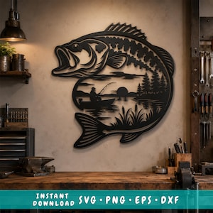 Peut inclure: Une décoration murale en métal noir en forme de grand poisson, présentant une scène découpée d'une personne pêchant depuis un bateau sur un lac au coucher du soleil avec des arbres et des roseaux. Le texte en bas indique : Instant Download SVG PNG EPS DXF.