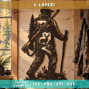 Peut inclure: Une décoration murale en bois à six couches représentant la silhouette d'un chasseur portant un fusil et un bâton de marche. Le motif inclut une découpe de cerf dans une forêt avec des pins et un sentier. Le texte 6 LAYERS est visible.