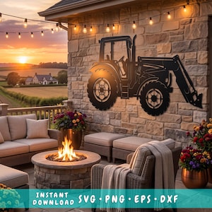 Peut inclure: Une décoration murale en métal noir en forme de tracteur avec un chargeur frontal, fixée sur un mur en pierre. L'image inclut le texte "INSTANT DOWNLOAD SVG PNG EPS DXF" en bas, indiquant un fichier numérique pour le bricolage.