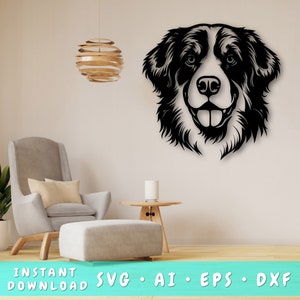 Op de afbeelding: Zwart-witte metalen wandkunst van een lachend hondengezicht. De hond heeft een pluizige vacht en een vrolijke uitdrukking. De afbeelding bevat de tekst "INSTANT DOWNLOAD SVG • AI • EPS • DXF".