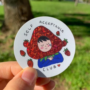 Sticker glitter self acceptance club – sticker pailleté fraise – autocollant mignon et inspirant - rond kawaii