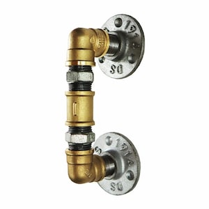 May include: A gold and silver pipe fitting with two flanges. The flanges are marked with the letters "DS" and the numbers "1/2" and "1/4".