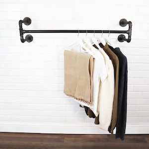 Trilho de roupa individual montado na parede industrial feito com acessórios para tubos de aço bruto - estilo vintage rústico moderno!