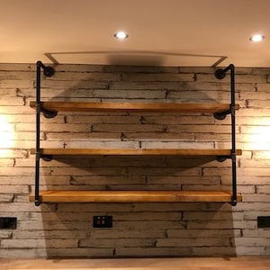 Massivholzregal mit Rohrfitting, Höhe und Länge anpassbar, Industrieregal für die Wand