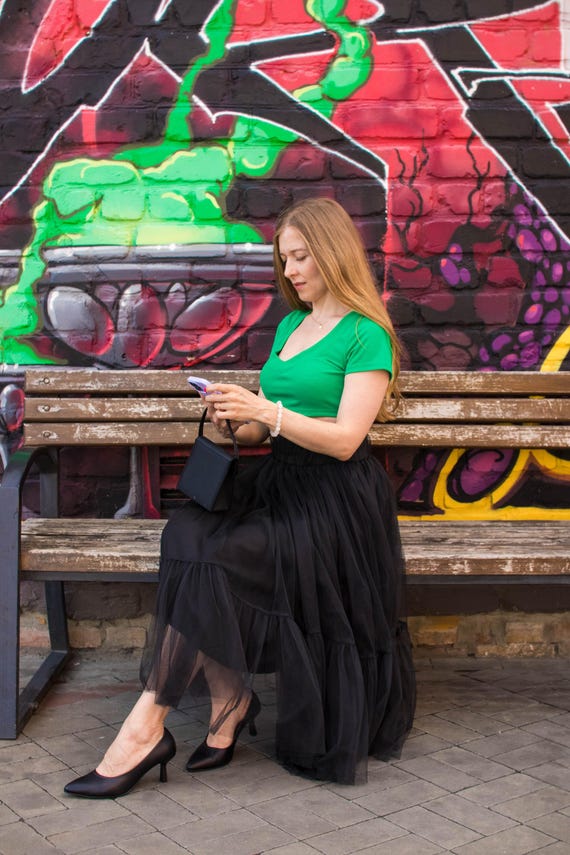 Elegant Black Tulle Skirt Midi Length Tutu Design With Ruffles