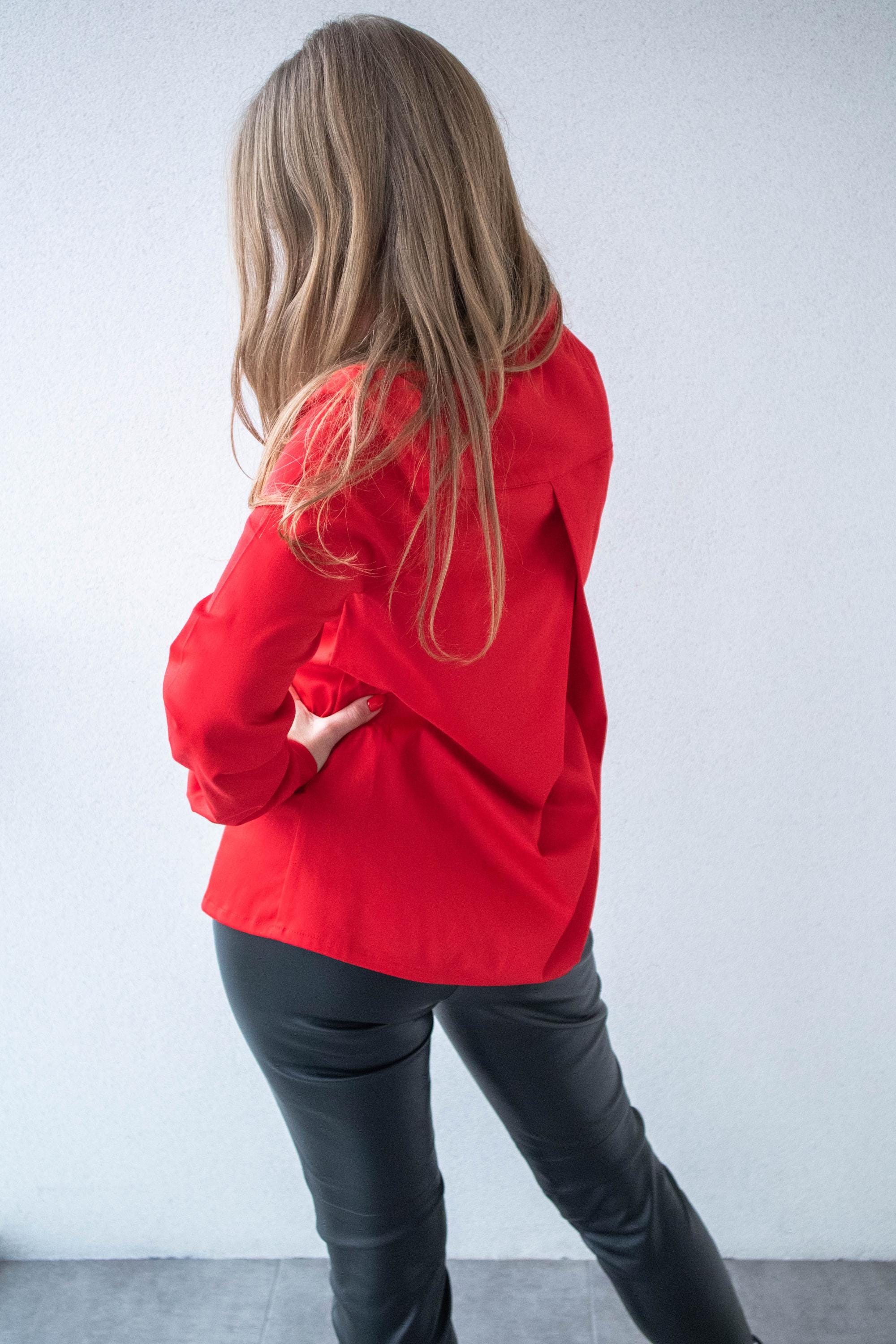 長袖とバックプリーツのスタイリッシュな赤いコットンシャツ - Etsy 日本