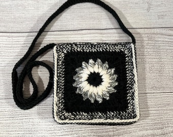 Zwart-witte cross body bloementas