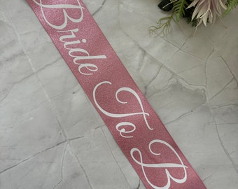 GLITTER Sjerp Gepersonaliseerd op maat. Bruidsfeest bruiloft sjerp met pin. Vrijgezellenfeest vrijgezellenfeest, verjaardag, sjerp voor bruid, vrijgezellenfeest
