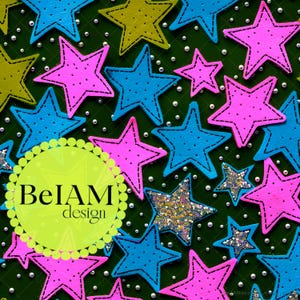 Archivo de repetición de patrón sin costuras con estrellas brillantes de color rosa neón y azul para sublimación de tela, papel digital de estrellas preppy, fondo de impresión de tela personalizado
