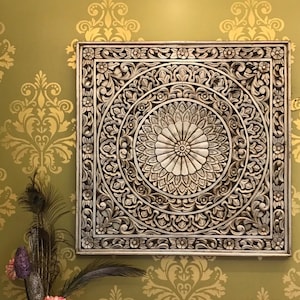 Hölzerne handgeschnitzte Wandtafel Blumenmuster-Wandbehang Dekor Antike rustikale Distressed Finish Holz geschnitzte Möbel handgefertigte Holztafel