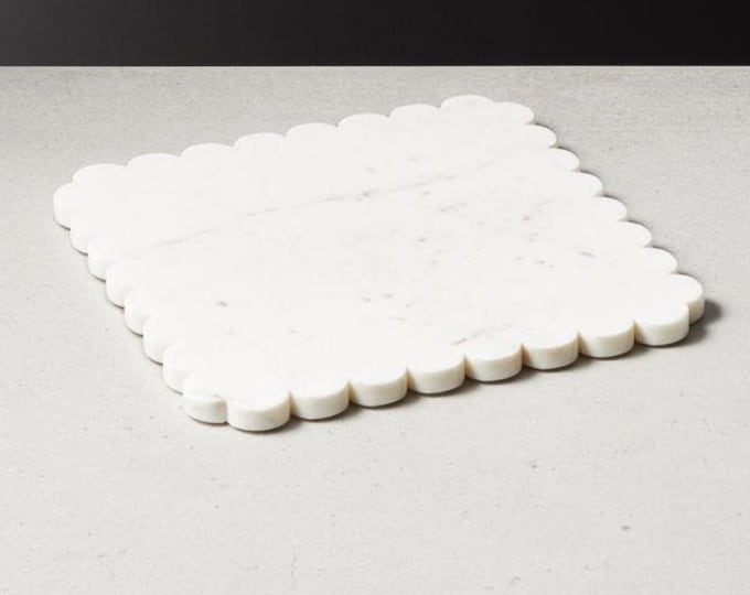 Marble Cheese/Cutting Board w/ Scalloped Edge, White