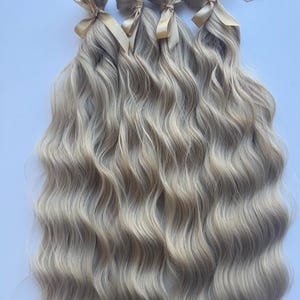 22 In Luxurious Natural Ash Light  Blonde Wavy Clip ins  Hair Extensions