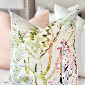 Pastel Coral Leinenkissenbezug für Sofa und Bett, Blush Kissenbezug, Blumendruck, Modernes Blush Kissen