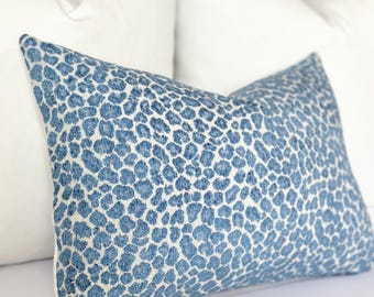 Funda de cojín con estampado de guepardo azul / Cojines modernos azules / Cojín decorativo de diseño / Cojines estilo chinoiserie