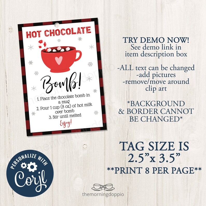 Puede incluir: Una etiqueta imprimible a cuadros rojos y negros con un borde blanco. La etiqueta presenta una taza roja con un coraz&oacute;n y malvaviscos, un bast&oacute;n de caramelo y copos de nieve. El texto dice "Hot Chocolate Bomb!" e incluye instrucciones para hacer chocolate caliente. La etiqueta mide 2,5 pulgadas por 3,5 pulgadas y est&aacute; dise&ntilde;ada para imprimirse 8 por p&aacute;gina.