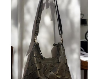 Handgefertigte Leder Hobo Bag: Schultertasche aus gewaschenem Webband