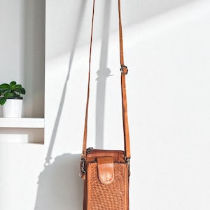 Leather Phone Pouch l Handmade leather l Crossbody pouch for mobile l Premium leather l Washed l Phone pouch l Wallet pouch l Ladies wallet