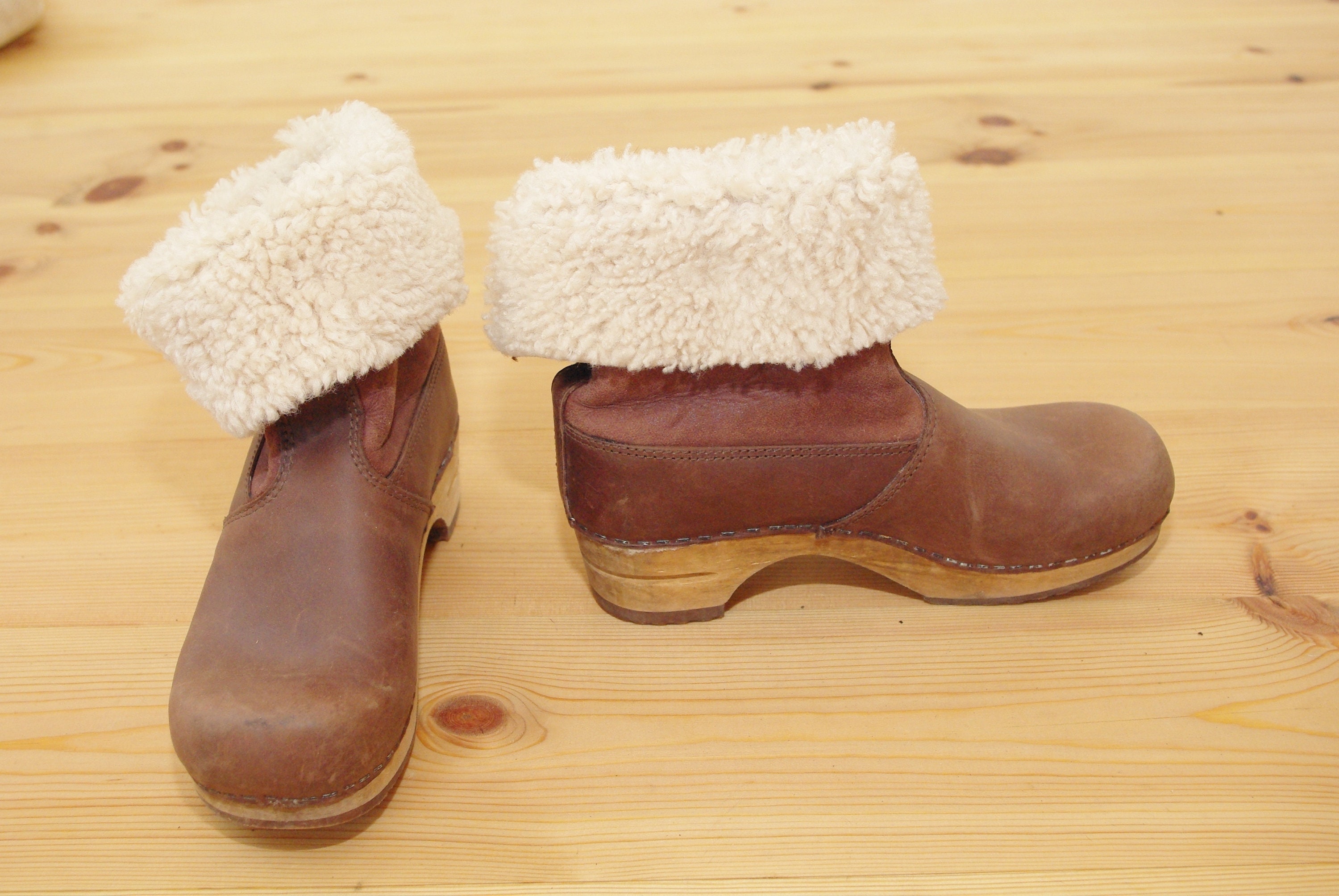 Lined top clog boots