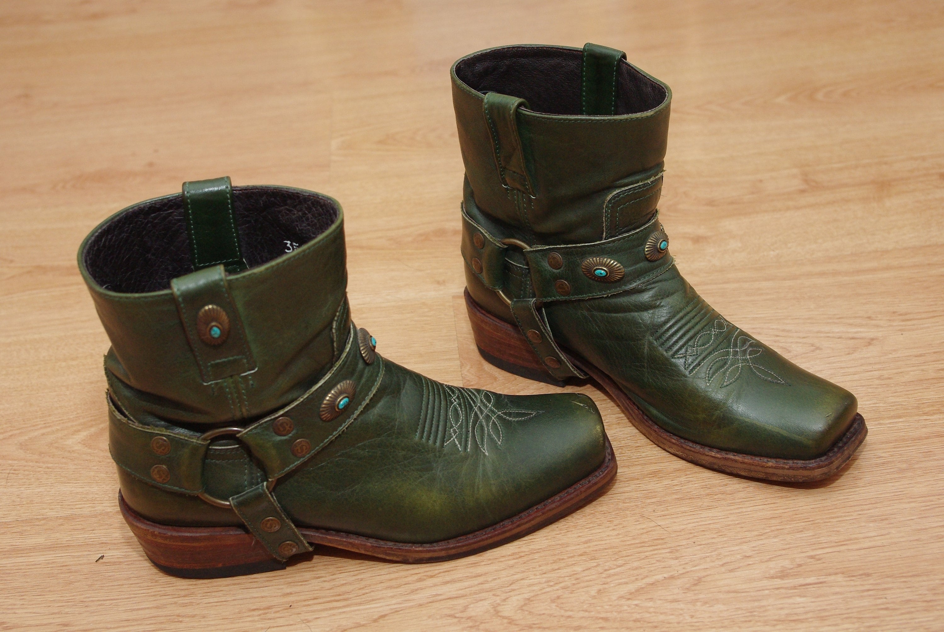 second hand ladies cowboy boots