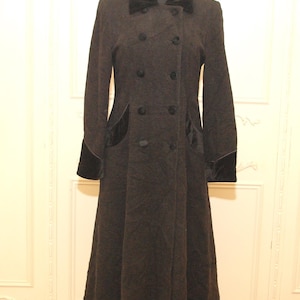 Uk 8/Made in England wool coat black gray Coat/Elegant Outerwear/princess coat/vintage coat women/Victorian style coat Christmaswool coat