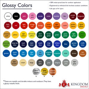 Puede incluir: Una carta de colores brillantes que presenta una amplia gama de colores, incluyendo blanco, negro, rosa, morado y varias tonalidades de rojo, naranja, amarillo, verde y azul. La carta tambi&eacute;n incluye colores met&aacute;licos. El texto indica que los colores son impermeables y duraderos.