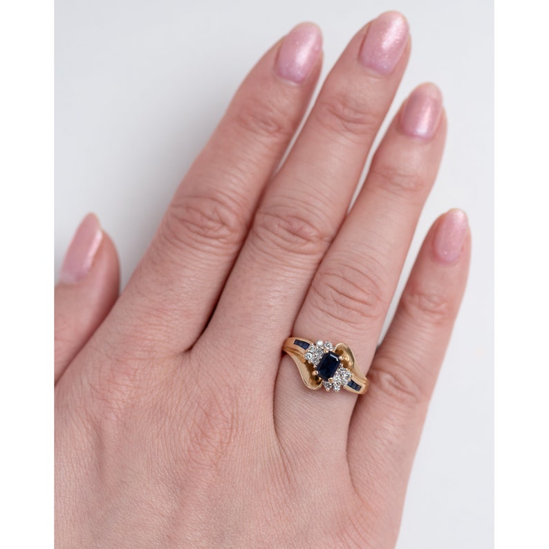 Size 6 Ribbon-Style Design Sapphire and Diamond Cluster Ring in 10K Yellow Gold Circa 1980/'s Vintage Estate Jewelry