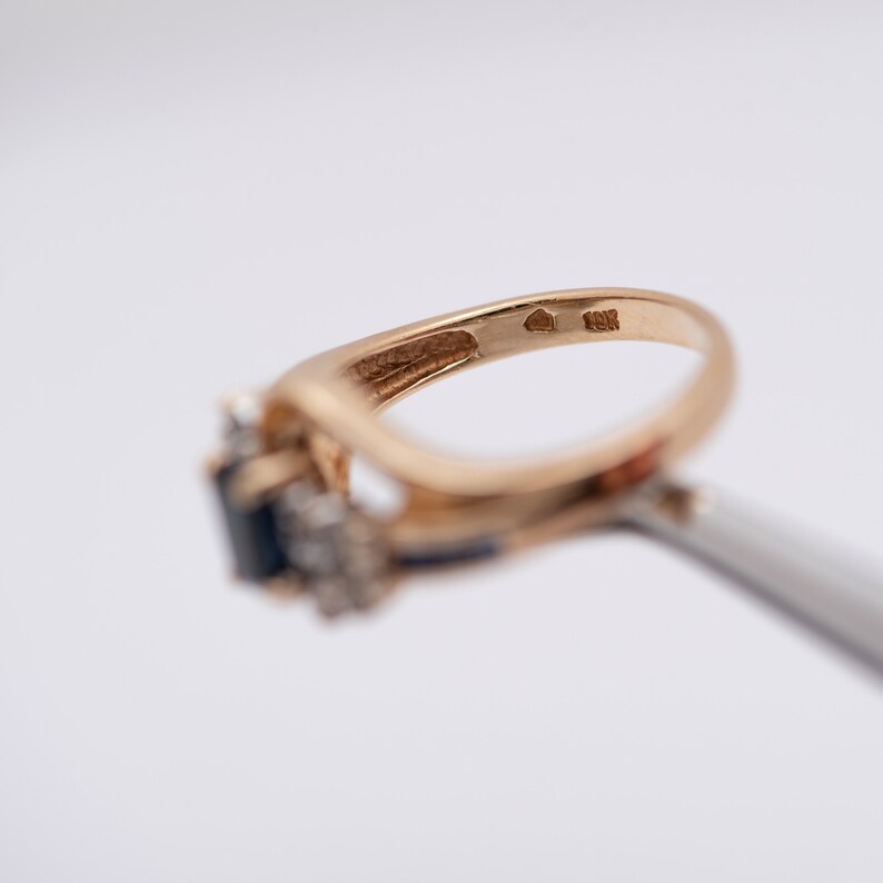 Size 6 Ribbon-Style Design Sapphire and Diamond Cluster Ring in 10K Yellow Gold Circa 1980/'s Vintage Estate Jewelry