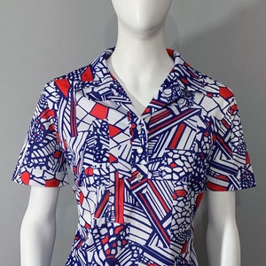 1970s Women&#39;s &quot;Gold Hanger&quot; Blue Red White Abstract Print Short Sleeve Blouse