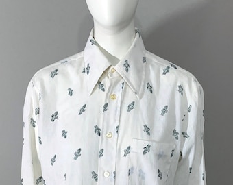 1970s "JC Penney NO IRON" Chemise blanche à manches longues Vert Imprimé ornemental