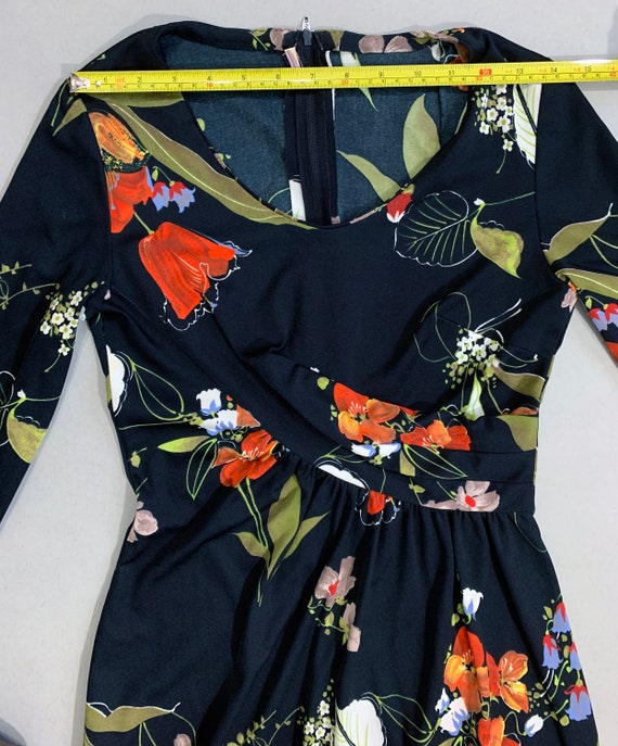 1970s Women's Floral Dress with Front Drape Detail - image 3