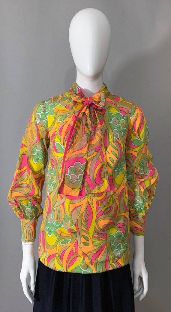 1960s Women's Psychedelic Multicolor Blouse with J