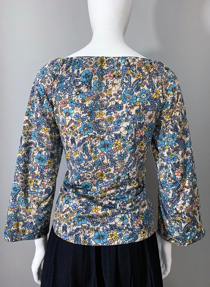1970s Women/'s The House of Nu Mode Floral Print Drawstring Top