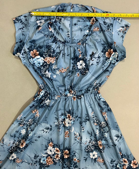 1970s Women's Floral Blue Dress - image 4