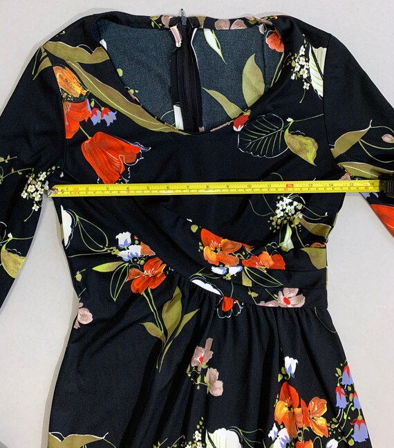 1970s Women's Floral Dress with Front Drape Detail - image 4