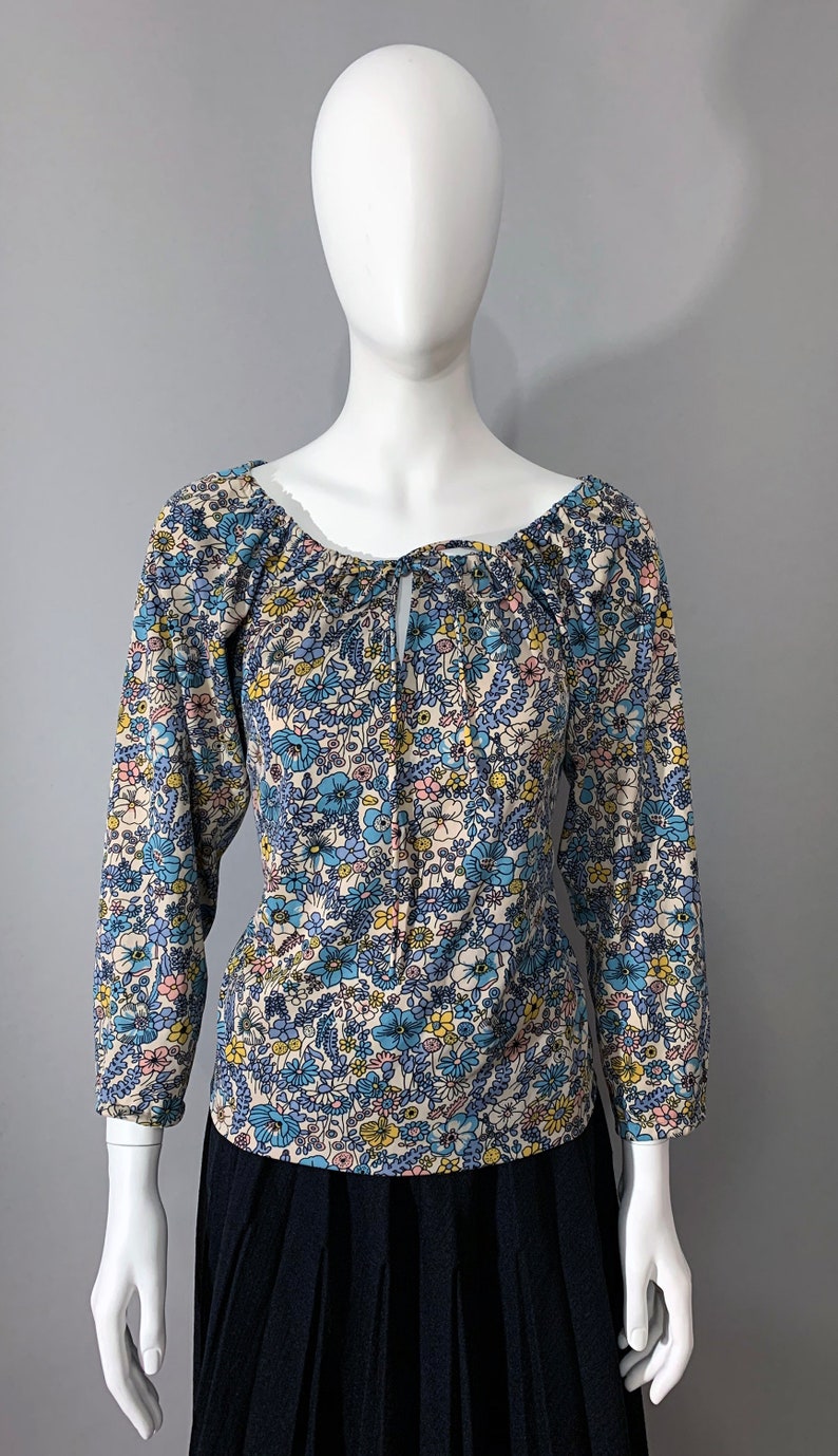 1970s Women/'s The House of Nu Mode Floral Print Drawstring Top