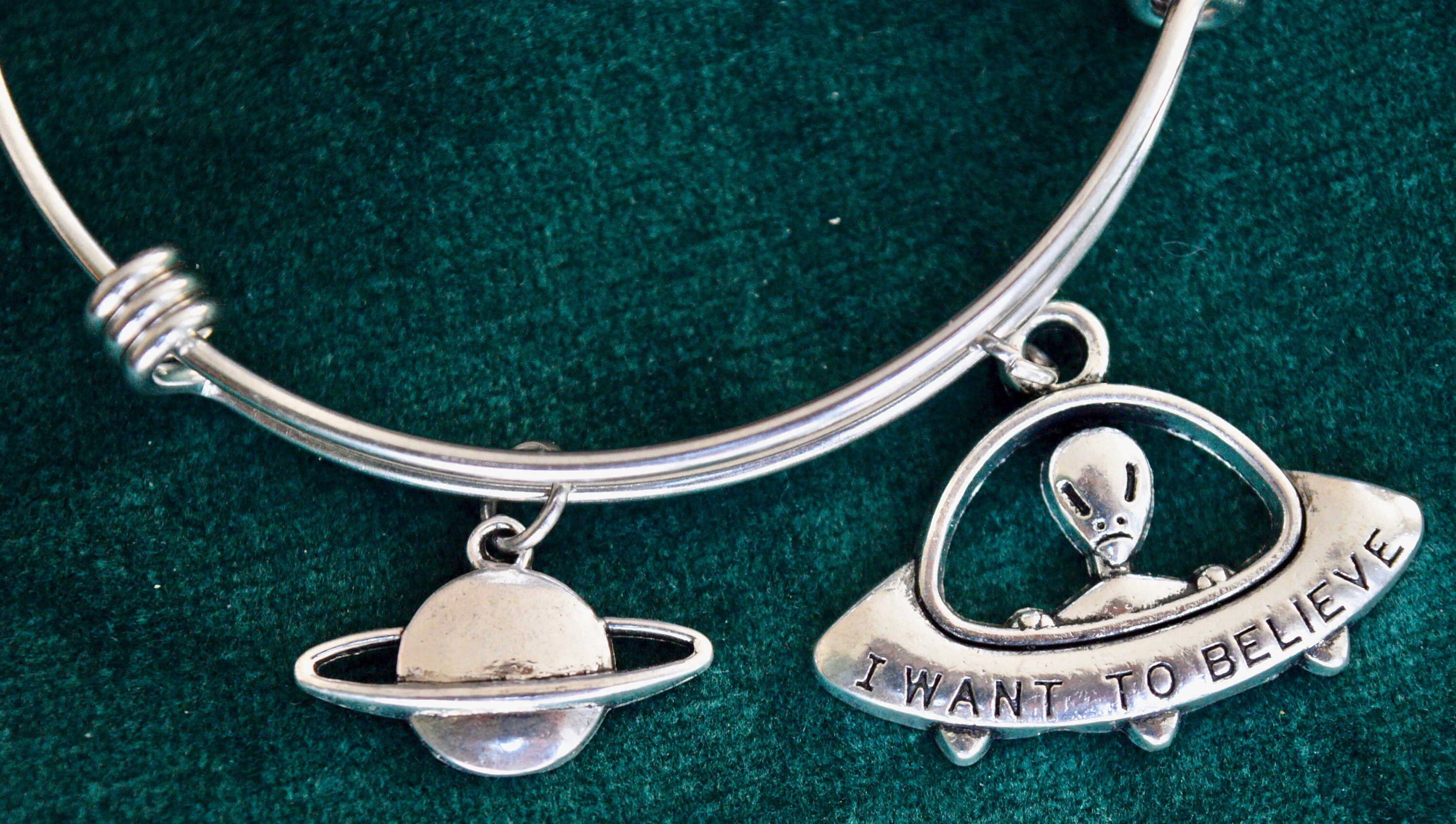 Alien/Space Theme Charm Bracelet Perfect for those who love - Etsy 日本
