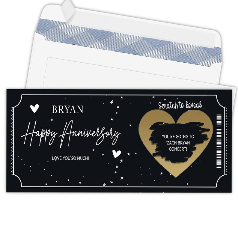 K&ouml;nnte beinhalten: Eine schwarze und goldene Rubbelkarte mit dem Text "BRYAN Happy Anniversary ICH LIEBE DICH SO SEHR!" und einem goldenen Herzen mit dem Text "Rubbeln zum Aufdecken DU GEHST ZU EINEM ZACH BRYAN KONZERT!"