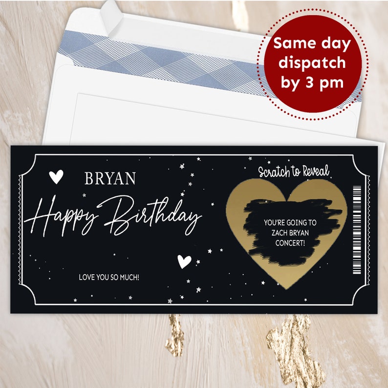 K&ouml;nnte beinhalten: Ein schwarzes und goldenes Rubbellos mit dem Text "Happy Birthday Bryan" und "Scratch to Reveal". Das Los hat eine goldene Herzform mit dem Text "You're going to Zach Bryan concert!" darunter.