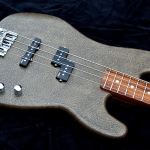 Bergfels Just P. Bass with Badass Bridge and EMG Geezer Butler Set, instead of 4800,-
