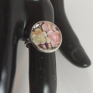Flower trio paper art in resin ring