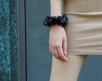 Coletero de piel sintética de color negro