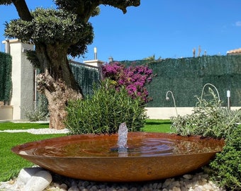 STAINLESS STEEL DESIGN fountain including warm white lighting