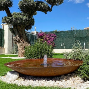 STAINLESS STEEL DESIGN fountain including warm white lighting