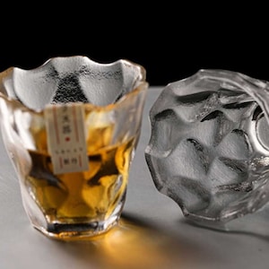 Lot de deux tasses à saké en verre – rareté