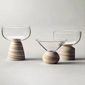 Ensemble de quatre tasses à saké en verre - Série Spirale, tasse en céramique et en verre, style japonais, tasse en verre faite main, tasse jetée à la main, motif en spirale