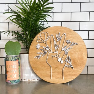 Znak pokoju, dekoracja ścienna hipisowska, wystrój boho, wystrój lat 70., wystrój retro, kwiatowy znak z drewna, dekoracja hipisowska, wystrój domu, prezent na parapetówkę dla niej, wystrój akademika